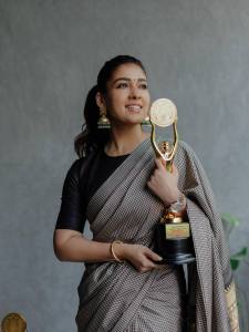 nayanthara-in-black-check-saree-with-black-blouse-photos-001