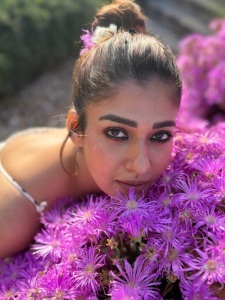 nayanthara-in-dot-print-frock-photos-006