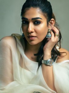 nayanthara-in-full-white-sleeveless-churidar-with-matching-jimikki-styling-ideas-photos-001