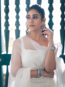 nayanthara-in-full-white-sleeveless-churidar-with-matching-jimikki-styling-ideas-photos-004