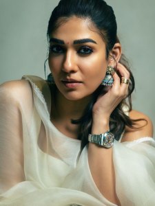 nayanthara-in-full-white-sleeveless-churidar-with-matching-jimikki-styling-ideas-photos