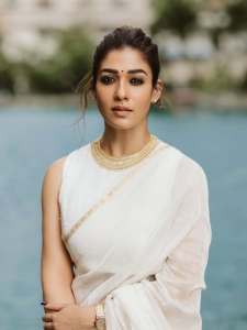 nayanthara-in-white-saree-with-jasmine-flower-look-pics-010
