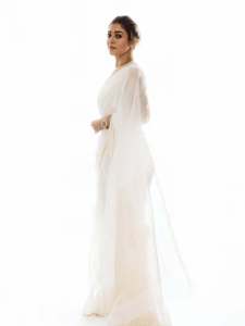 nayanthara-in-white-saree-with-jasmine-flower-look-pics-012