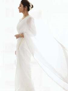 nayanthara-in-white-saree-with-jasmine-flower-look-pics-013
