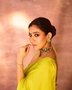 nayanthara-latest-photoshoot-in-Green-Crepe-saree-004