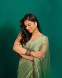 nayanthara-chakravarthy-in-saree-photos-latest-004