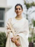 nayanthara-in-white-saree-with-jasmine-flower-look-pics-004