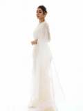 nayanthara-in-white-saree-with-jasmine-flower-look-pics-012