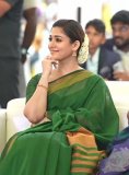 actress-nayanthara-new-photos-in-green-saree