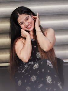 1_nayanthara-chakravarthy-in-black-outfit-photos-003