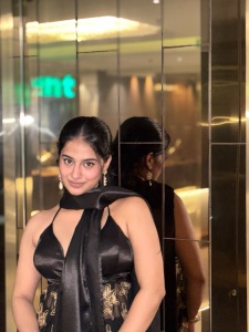 1_nayanthara-chakravarthy-in-black-outfit-photos-006