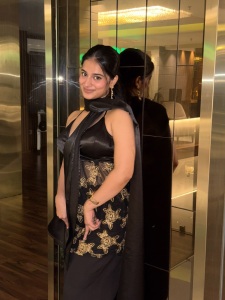 1_nayanthara-chakravarthy-in-black-outfit-photos-008