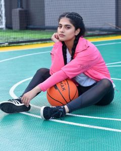Nayanthara-Chakravarthy-photos-024