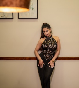 nayanthara-chakravarthy-in-black-outfit-photos-005
