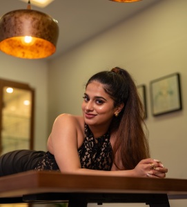 nayanthara-chakravarthy-in-black-outfit-photos-006