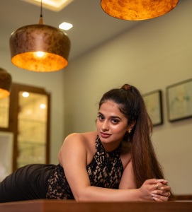 nayanthara-chakravarthy-in-black-outfit-photos