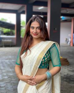 nayanthara-chakravarthy-in-kerala-saree-photos