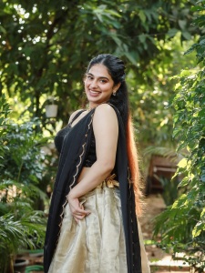 nayanthara-chakravarthy-in-onam-dhavani-style-photos