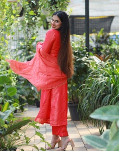 nayanthara-chakravarthy-in-red-churidar-for-party-photos-002