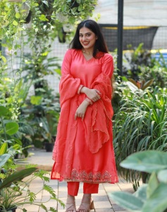 nayanthara-chakravarthy-in-red-churidar-for-party-photos-004