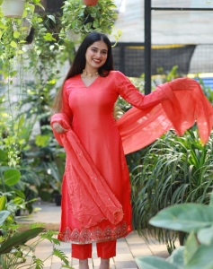 nayanthara-chakravarthy-in-red-churidar-for-party-photos-005