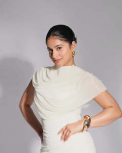 nayanthara-chakravarthy-in-white-short-gown-dress-photos-002