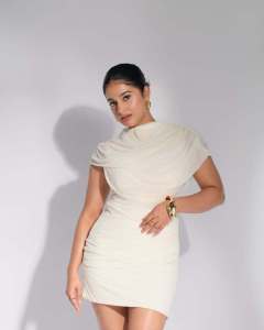 nayanthara-chakravarthy-in-white-short-gown-dress-photos-005