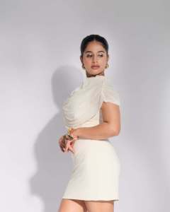 nayanthara-chakravarthy-in-white-short-gown-dress-photos-009