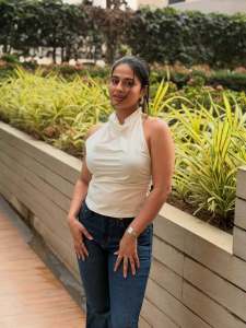 nayanthara-chakravarthy-latest-images-and-dressing-style-001