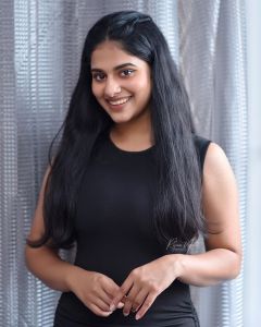 nayanthara-chakravarthy-latest-photos-in-black-dress-004