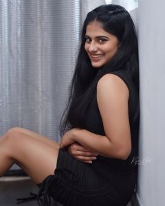 nayanthara-chakravarthy-latest-photos-in-black-dress