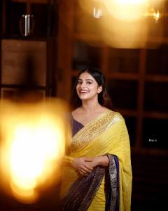 nayanthara-chakravarthy-latest-photos-in-multi-colour-saree.magazine_446103697_369949346089001_2819275428608726983_n-5