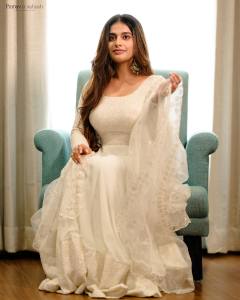 nayanthara-chakravarthy-latest-photos-in-white-dressnayanthara-chakravarthy-latest-photos-in-white-dress