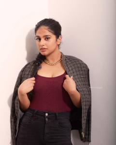 nayanthara-chakravarthy-new-photos-in-jeans