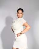 nayanthara-chakravarthy-in-white-short-gown-dress-photos-006