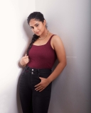 nayanthara-chakravarthy-new-photos-in-jeans-003
