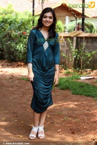 4646nazriya_nazim_new_photos_55-001