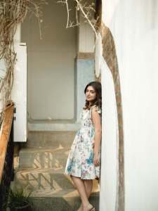 nazriya-fahad-in-white-printed-short-frock-latest-photos-006