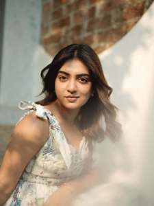 nazriya-fahad-in-white-printed-short-frock-latest-photos-007