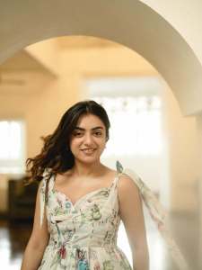 nazriya-fahad-in-white-printed-short-frock-latest-photos-008