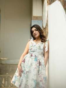 nazriya-fahad-in-white-printed-short-frock-latest-photos-011