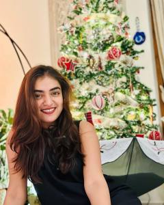 nazriya-nazim-in-black-sleeveless-outfit-photos-003