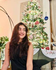 nazriya-nazim-in-black-sleeveless-outfit-photos-004
