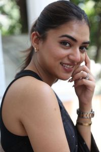 nazriya-nazim-latest-photos-in-black-colour-saree-003