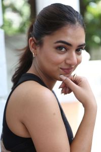 nazriya-nazim-latest-photos-in-black-colour-saree-004