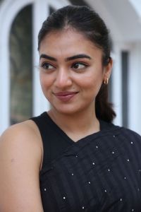 nazriya-nazim-latest-photos-in-black-colour-saree