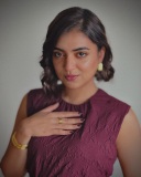 nazriya-nazim-in-wine-cut-out-bodycon-dress-photos-001