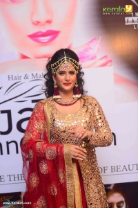 neha-saxena-latest-images-008-00797