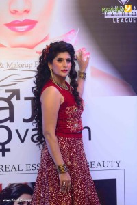 neha-saxena-latest-stills-009-00561