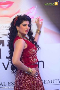 neha-saxena-latest-stills-009-00616